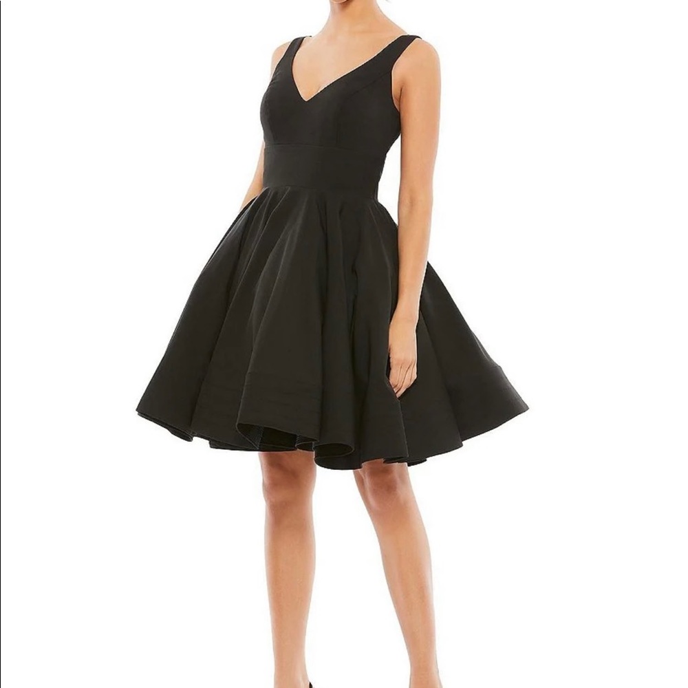 Mac Duggal Ieena black fit and flare V-neck cocktail dress size 0